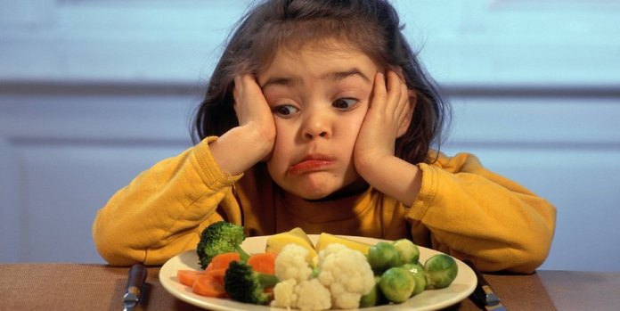 kind-essen-gemuese-ernaehrung-abo